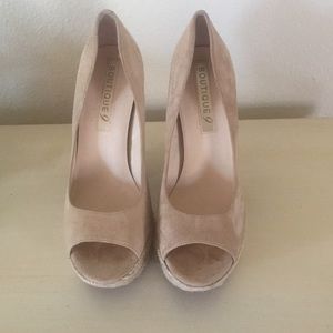 Woman size7.5M leather upper high heels